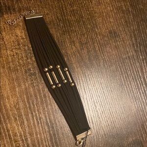 Elegant Black Bracelet with Gold Accents